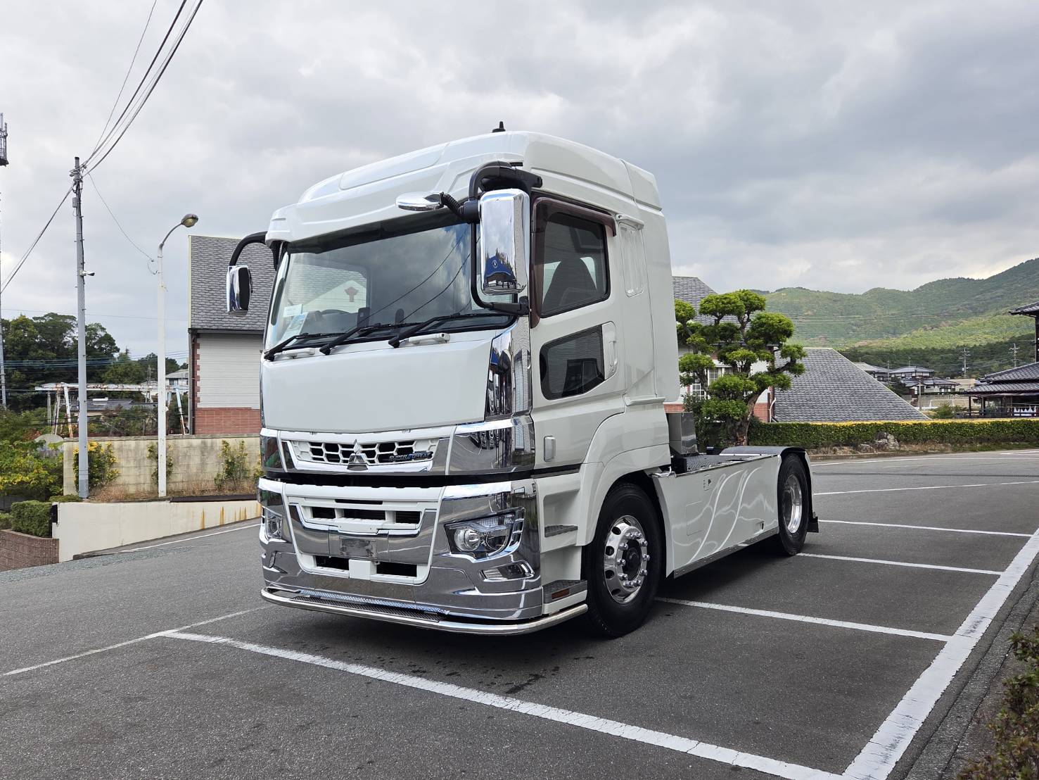 照会番号：L-002（Y-2824）三菱　トラクタ    2RG-FP74HER　H31.04