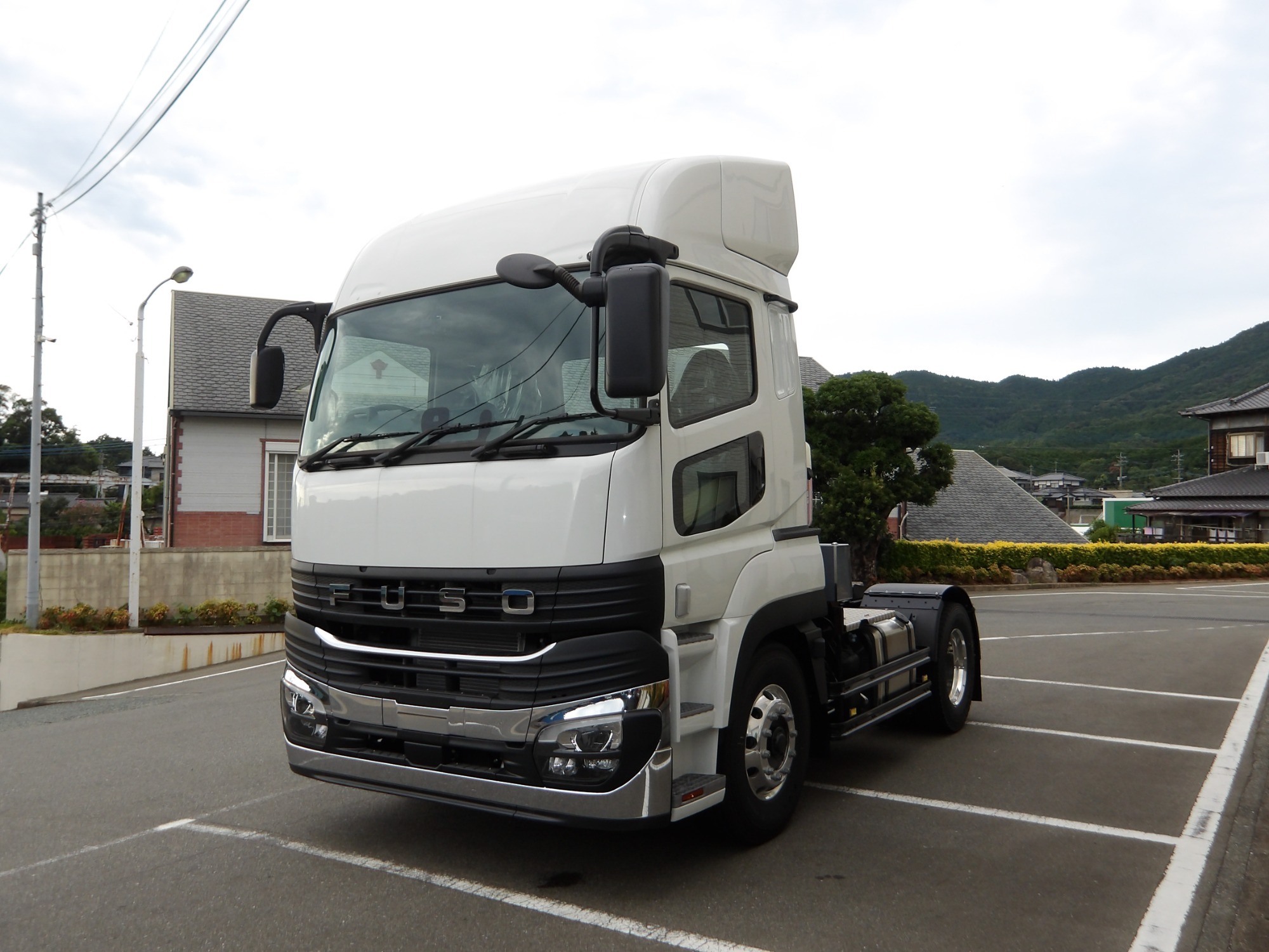 照会番号：L-002（Y-2824）三菱　トラクタ    2RG-FP74HER　H31.04